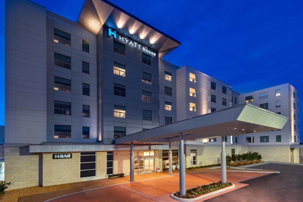 Hyatt House Airport/westshore 3*
